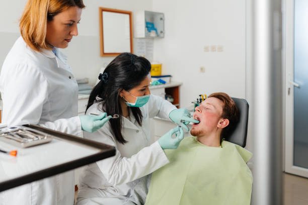 Best Emergency Tooth Extraction in Lansing, MI